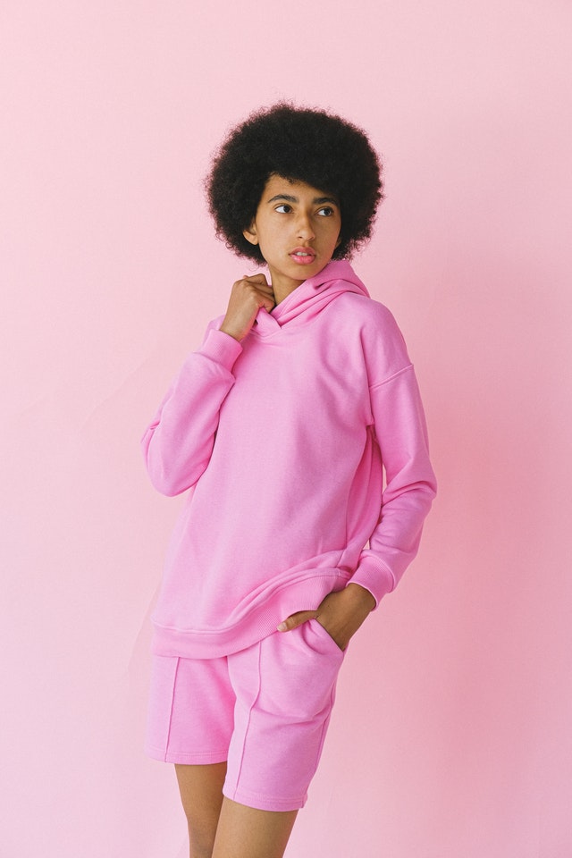 Dress with shoulders and striped print